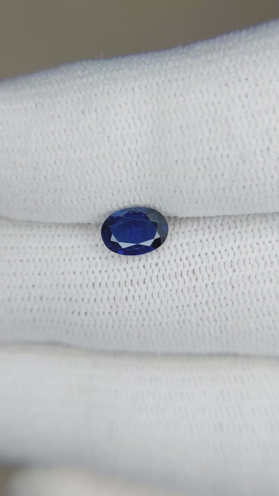 1.05 Ct. Blue Sapphire from Ceylon (Sri Lanka) Size Video