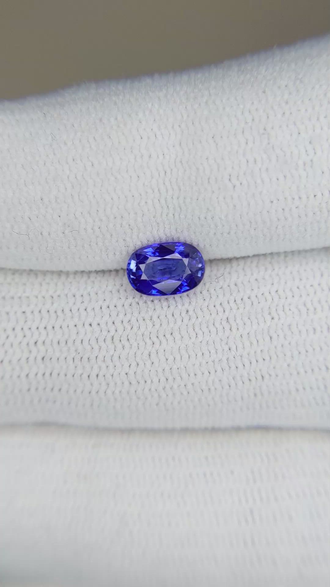1.04 Ct. Blue Sapphire from Ceylon (Sri Lanka) Size Video