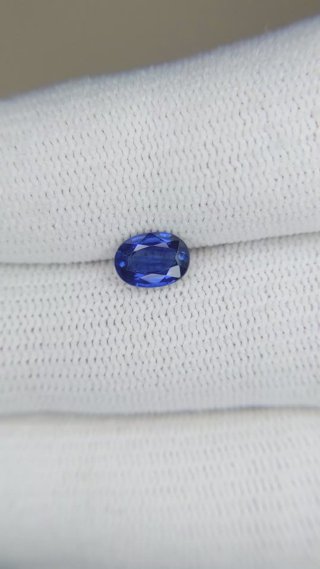 1.03 Ct. Blue Sapphire from Ceylon (Sri Lanka) Size Video