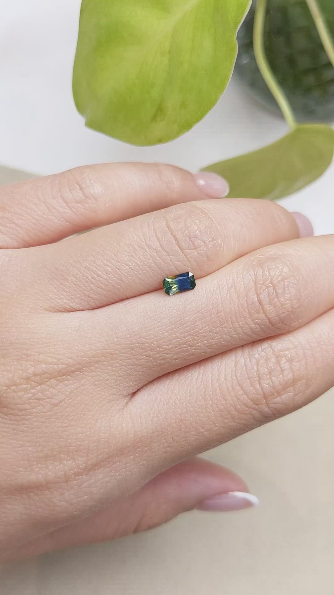 0.51 Ct. Bi Color Sapphire from Ceylon (Sri Lanka) Size Video