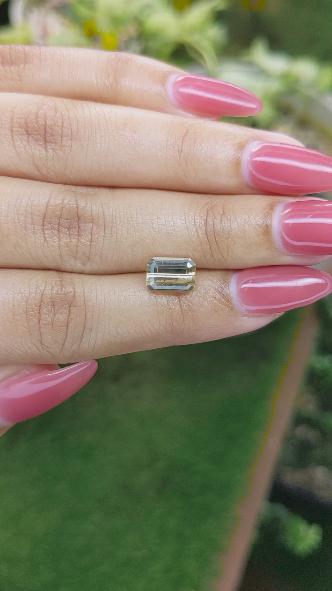 2.29 Ct. Yellow Sapphire from Ceylon (Sri Lanka) Size Video