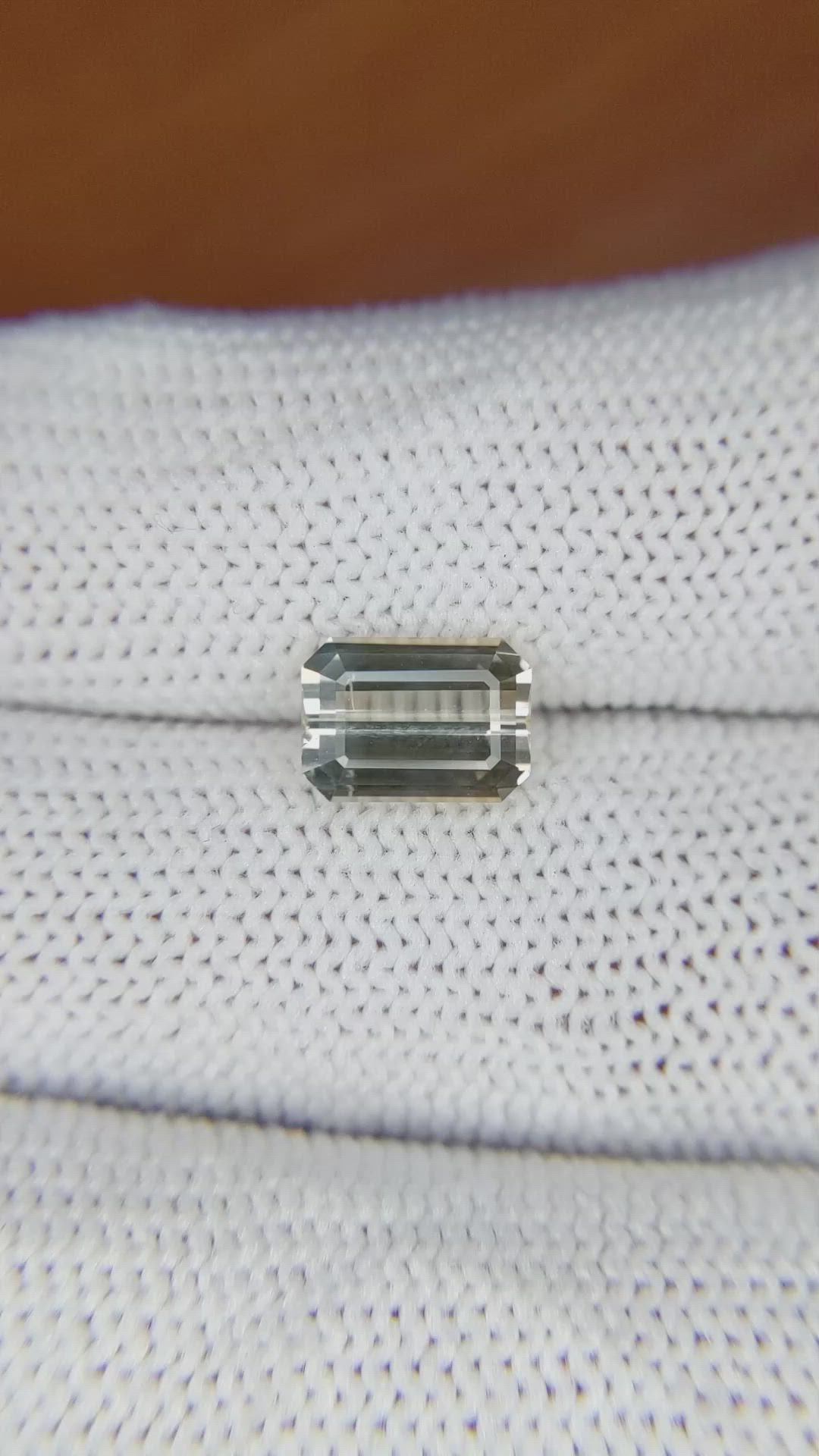 2.29 Ct. Yellow Sapphire from Ceylon (Sri Lanka) Size Video