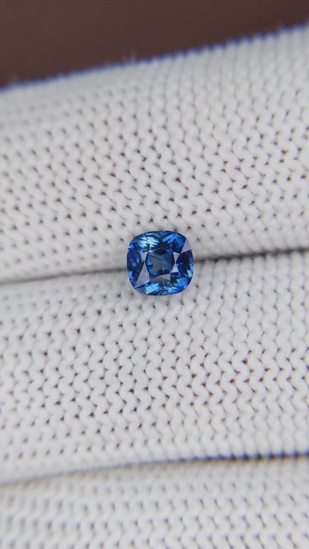 1.04 Ct. Blue Sapphire from Ceylon (Sri Lanka) Size Video