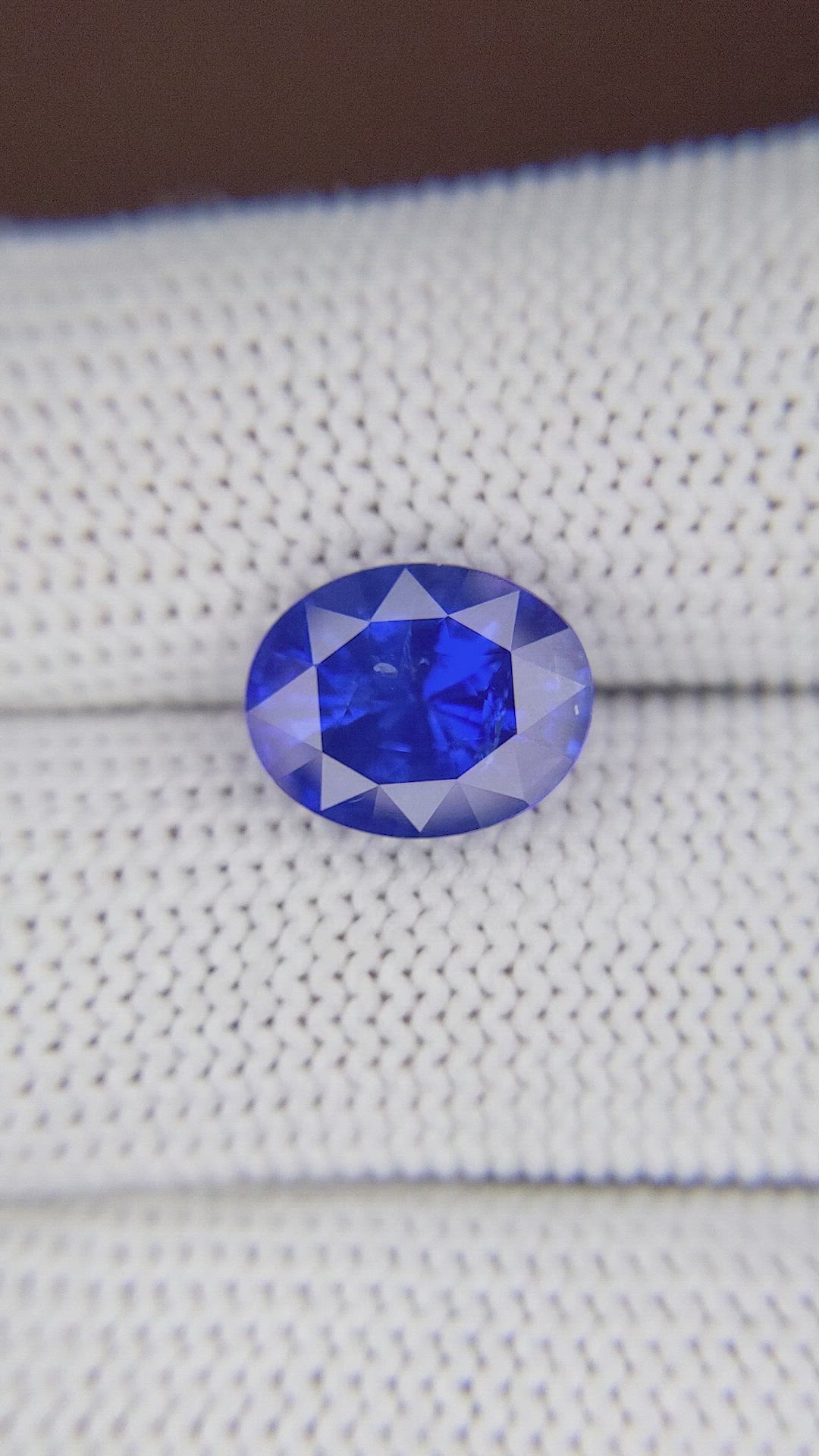 4.41 Ct. Blue Sapphire from Ceylon (Sri Lanka) Size Video