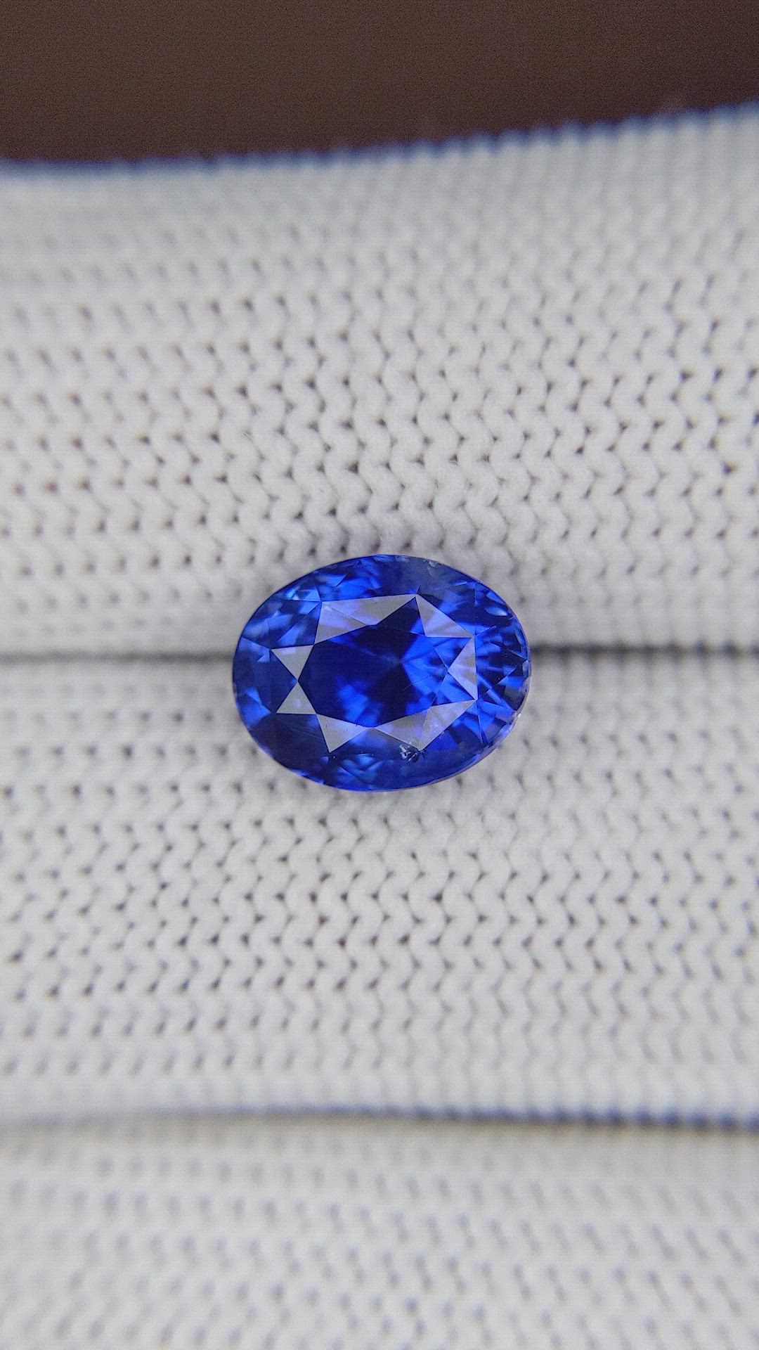 4.14 Ct. Blue Sapphire from Ceylon (Sri Lanka) Size Video