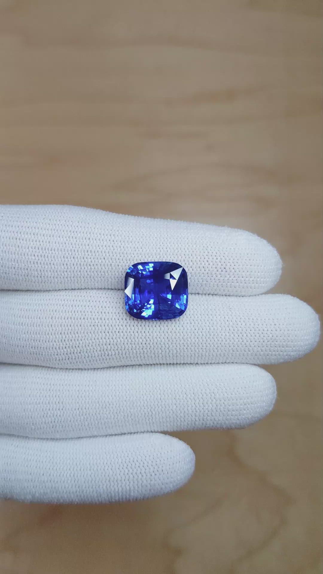 10.03 Ct. Blue Sapphire from Ceylon (Sri Lanka) Size Video