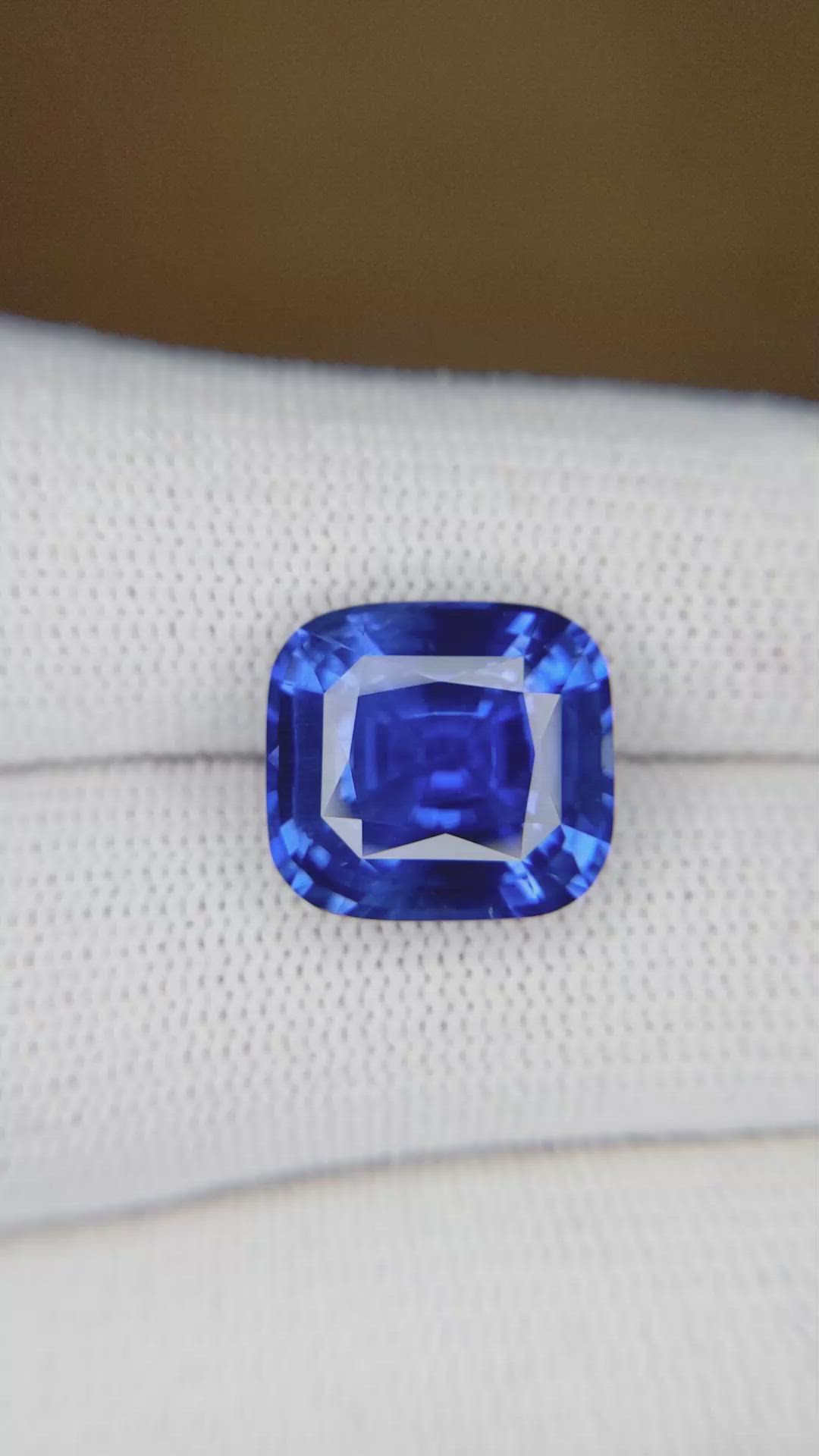 10.03 Ct. Blue Sapphire from Ceylon (Sri Lanka) Size Video