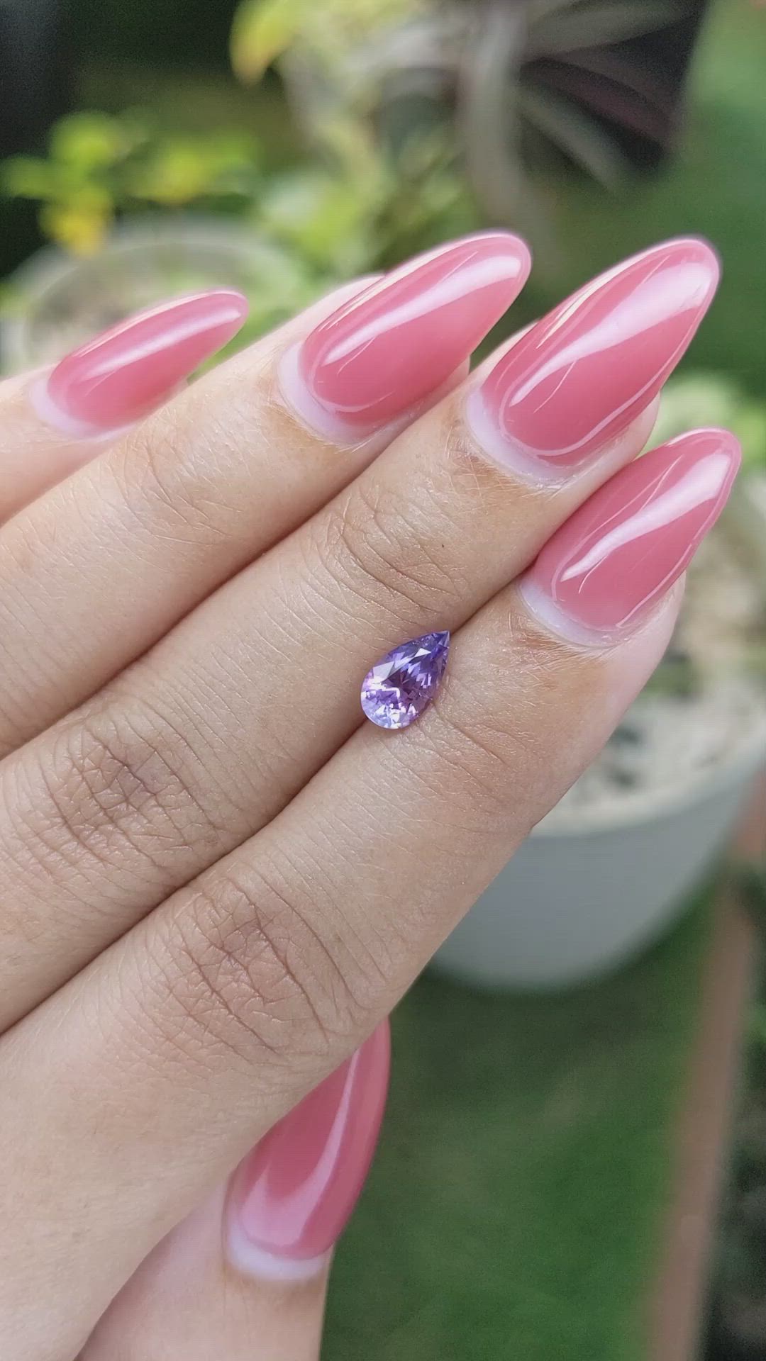 1.00 Ct. Bi Color Sapphire from Ceylon (Sri Lanka) Size Video