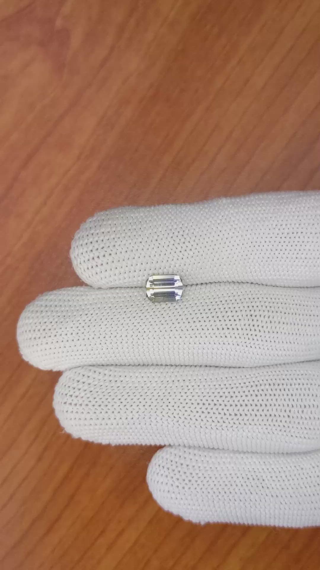 1.70 Ct. Bi Color Sapphire from Ceylon (Sri Lanka) Size Video