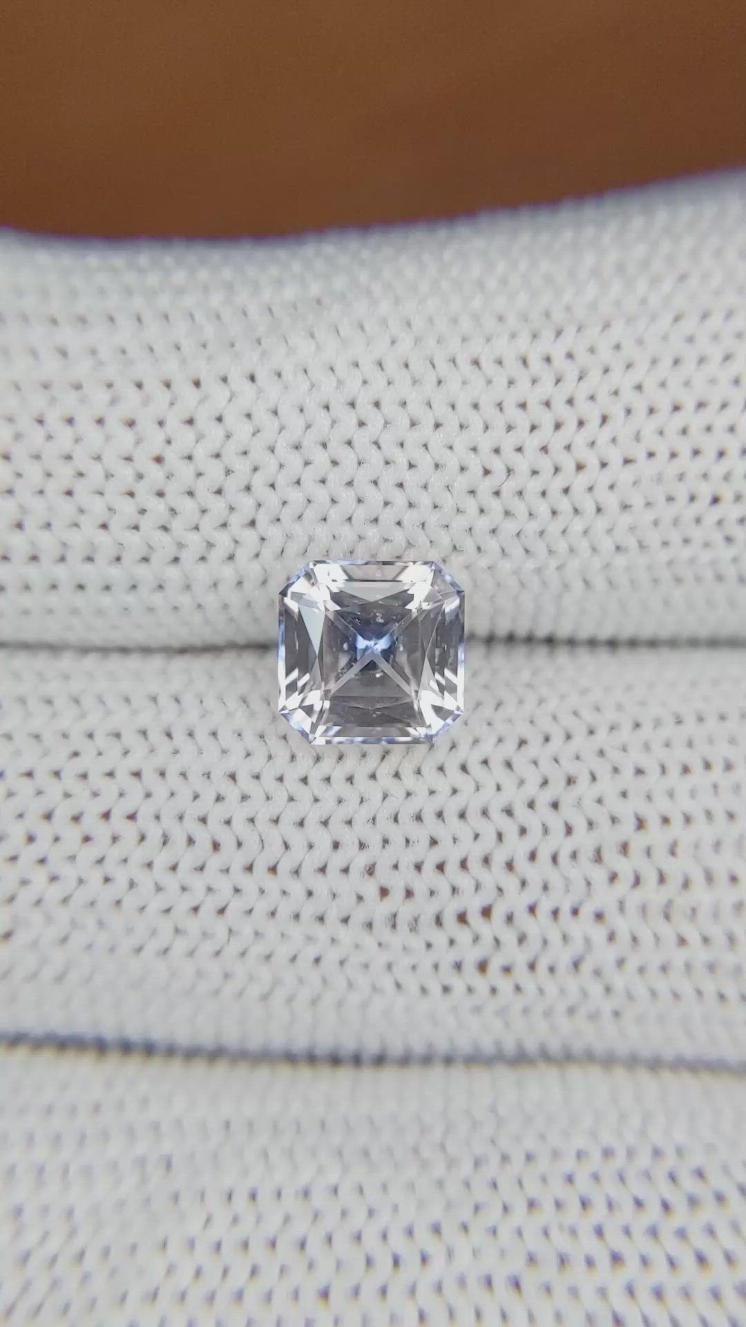 2.36 Ct. Bi Color Sapphire from Ceylon (Sri Lanka) Size Video