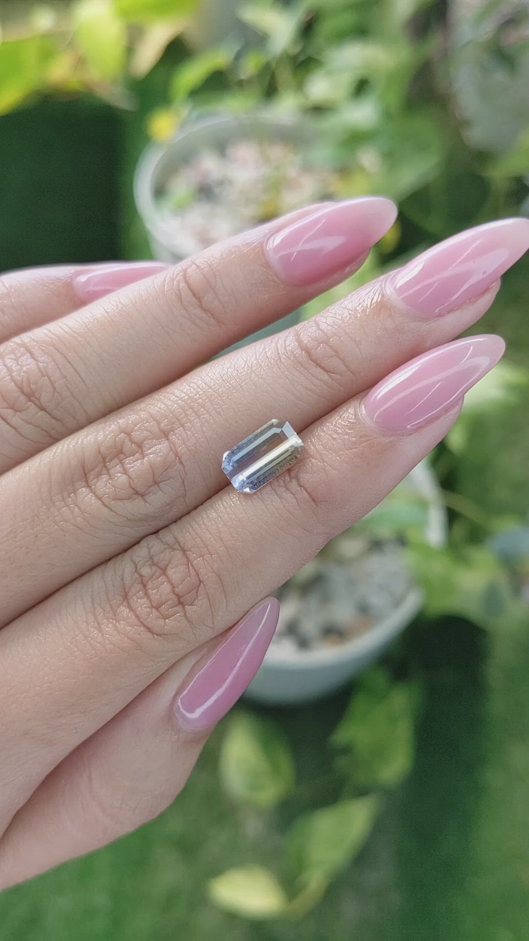 2.21 Ct. Bi Color Sapphire from Ceylon (Sri Lanka) Size Video