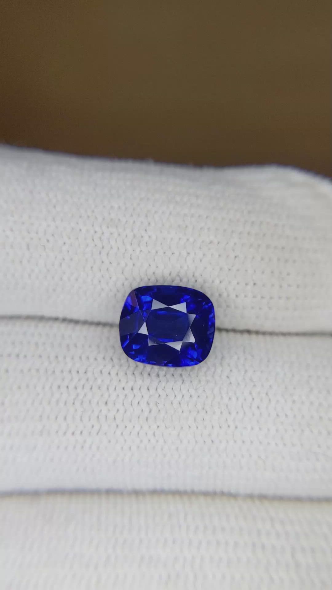 3.61 Ct. Blue Sapphire from Ceylon (Sri Lanka) Size Video