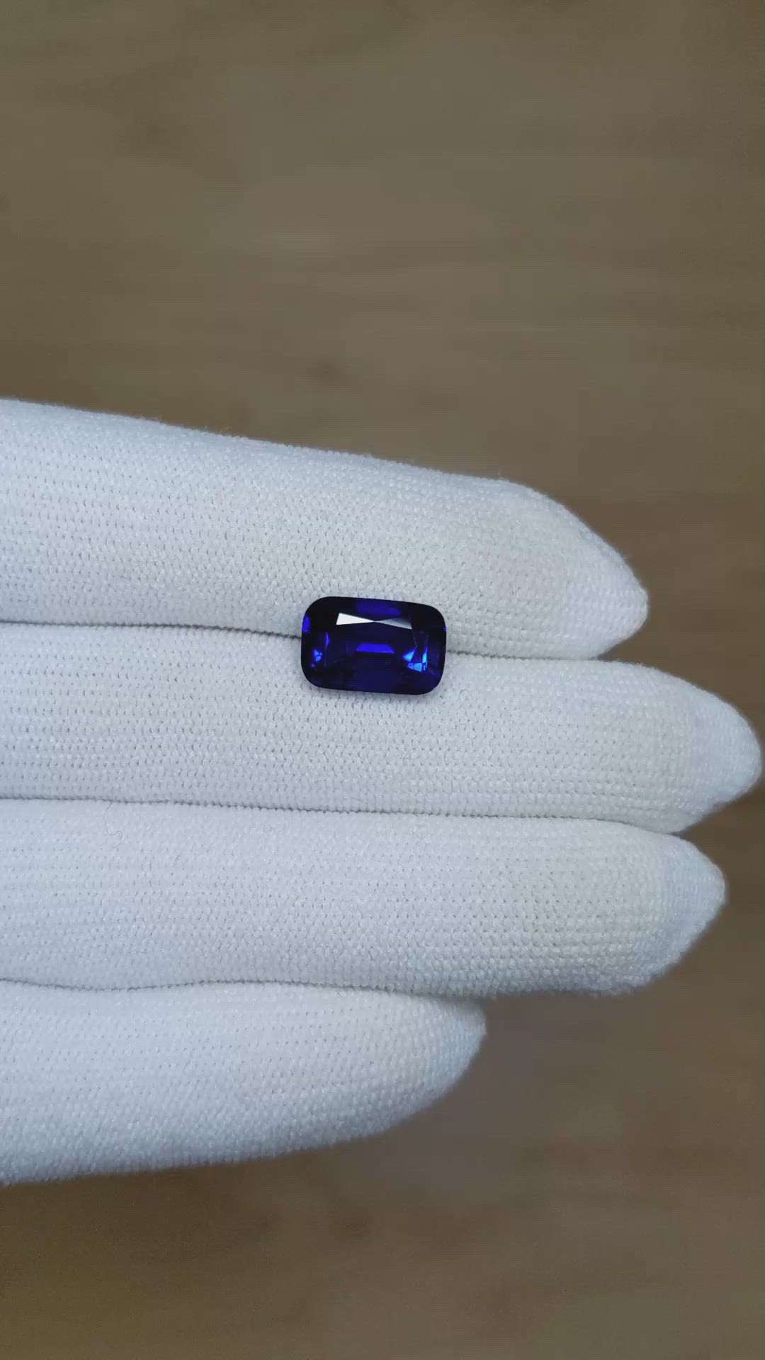 4.95 Ct. Blue Sapphire from Ceylon (Sri Lanka) Size Video
