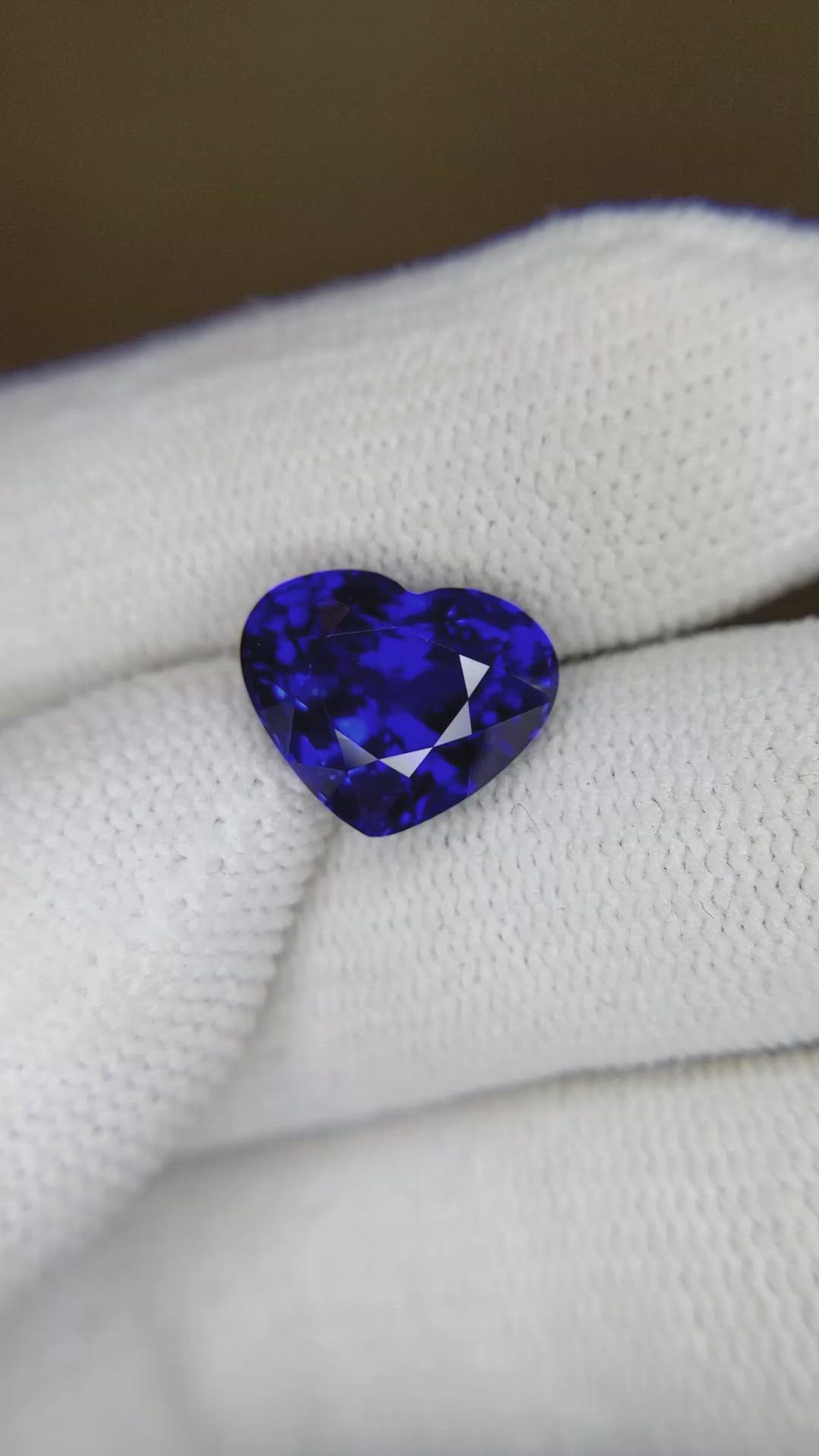 6.30 Ct. Blue Sapphire from Ceylon (Sri Lanka) Size Video