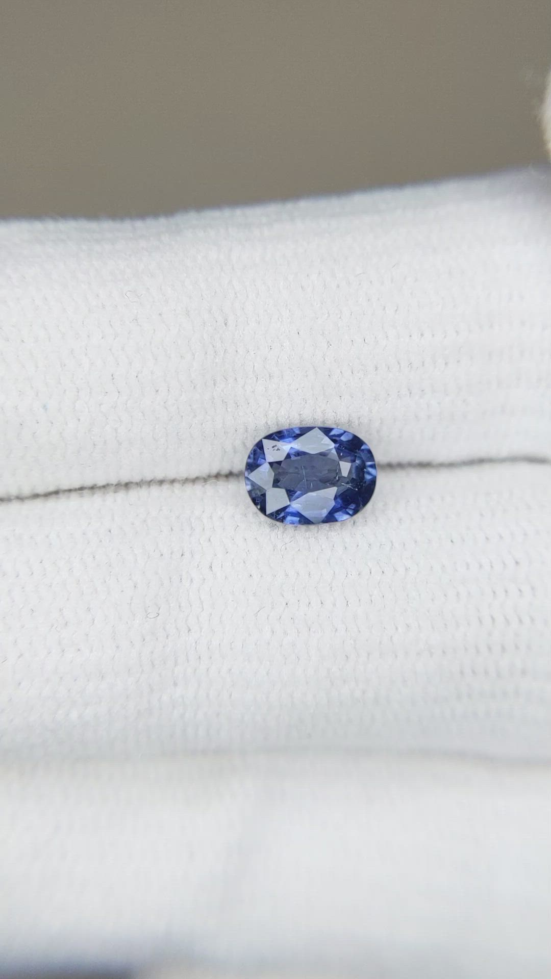 1.05 Ct. Blue Sapphire from Ceylon (Sri Lanka) Size Video