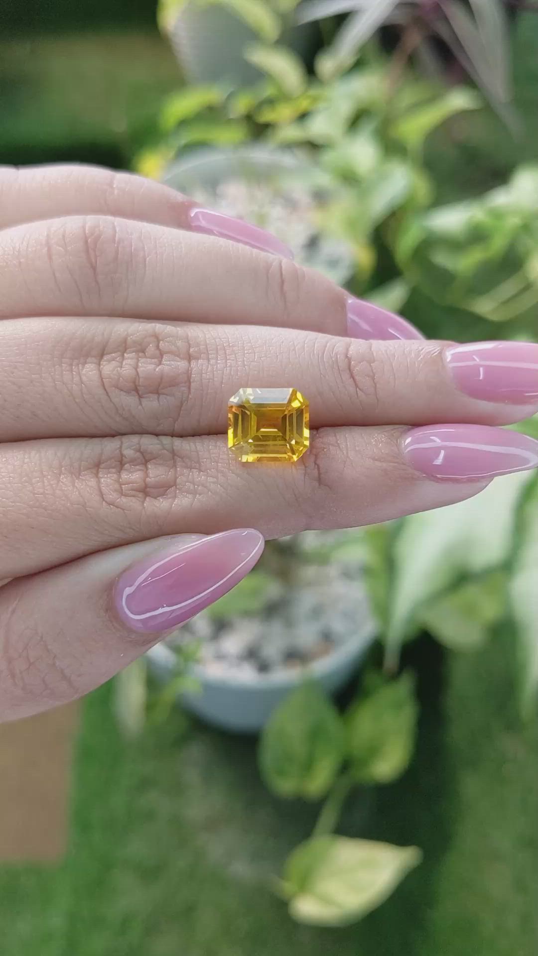 5.21 Ct. Orangish Yellow Sapphire from Ceylon (Sri Lanka) Size Video
