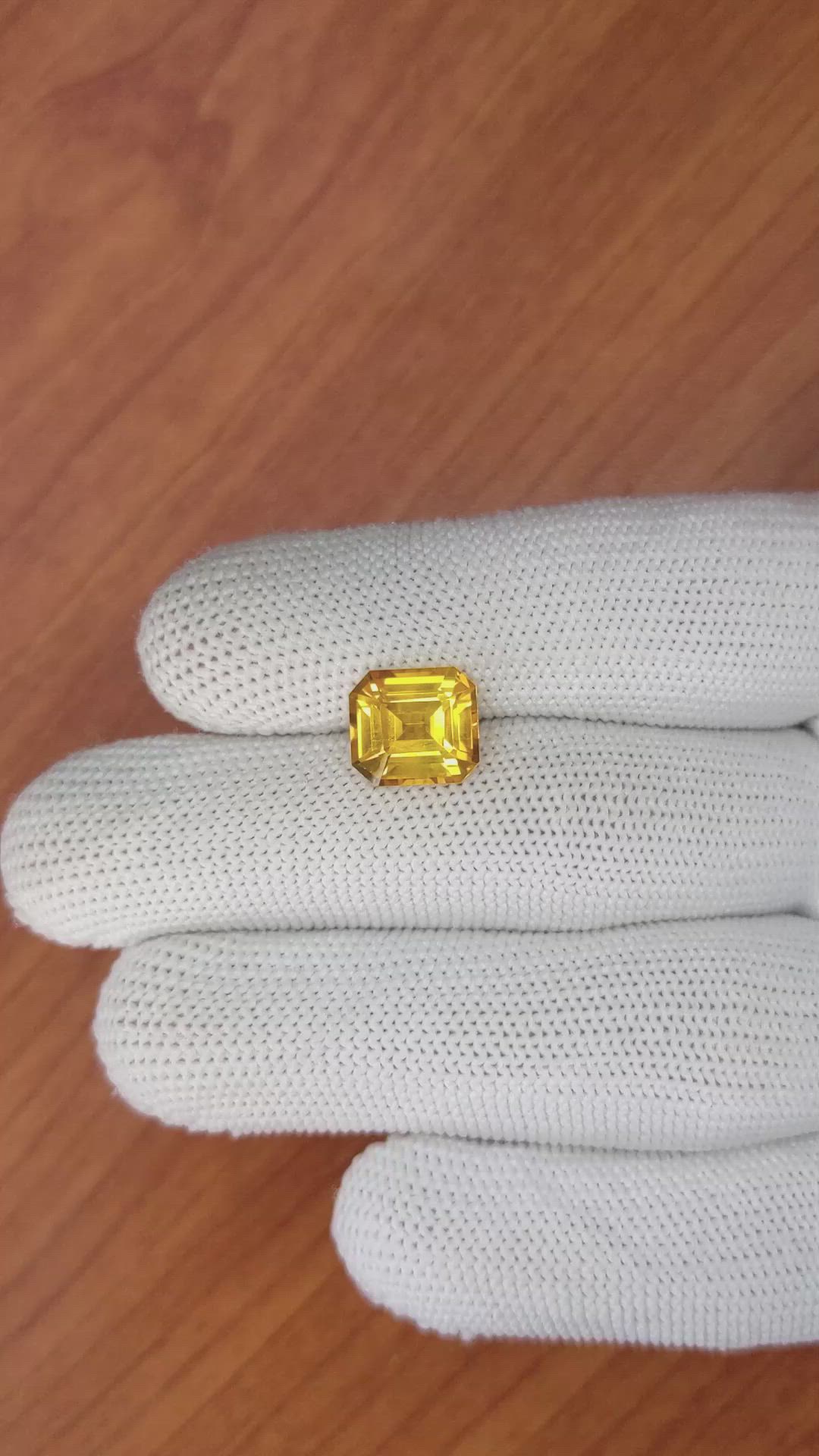 5.21 Ct. Orangish Yellow Sapphire from Ceylon (Sri Lanka) Size Video