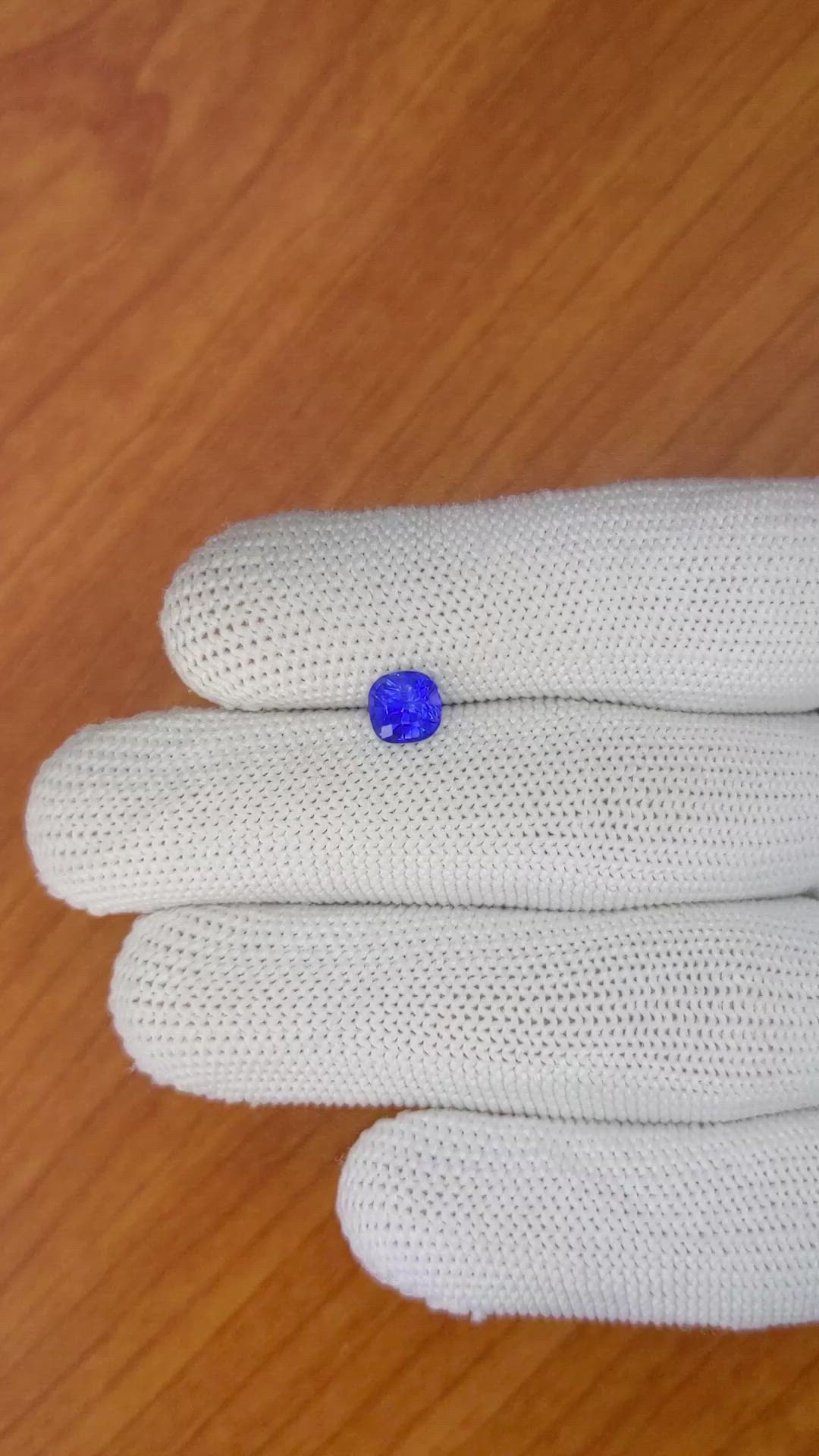 1.11 Ct. Blue Sapphire from Ceylon (Sri Lanka) Size Video