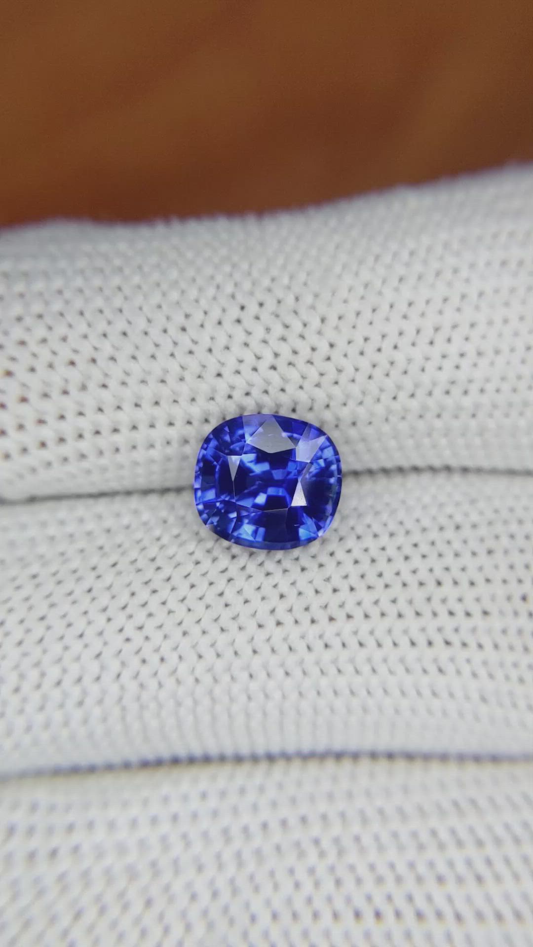 3.06 Ct. Blue Sapphire from Ceylon (Sri Lanka) Size Video