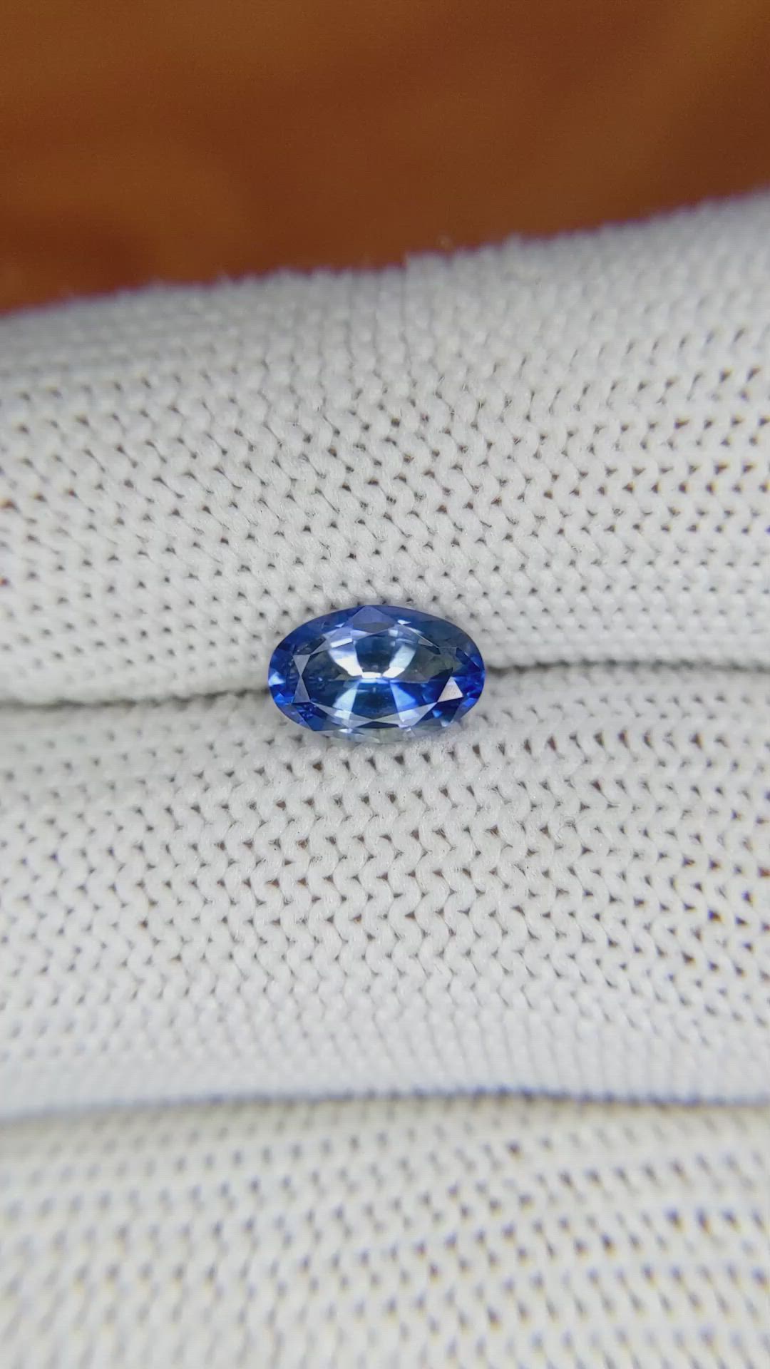 1.32 Ct. Bi Color Sapphire from Ceylon (Sri Lanka) Size Video