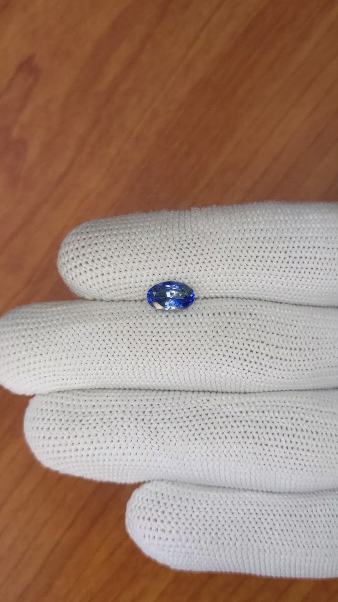 1.32 Ct. Bi Color Sapphire from Ceylon (Sri Lanka) Size Video