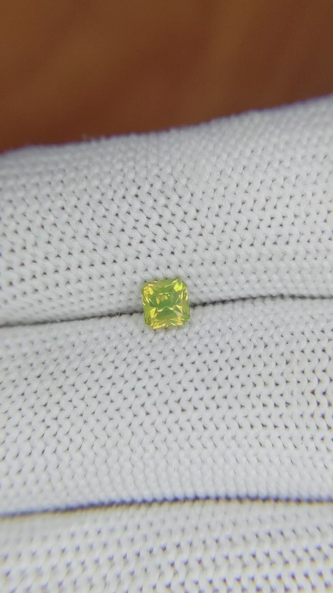 0.50 Ct. Greenish Yellow Sapphire from Ceylon (Sri Lanka) Size Video