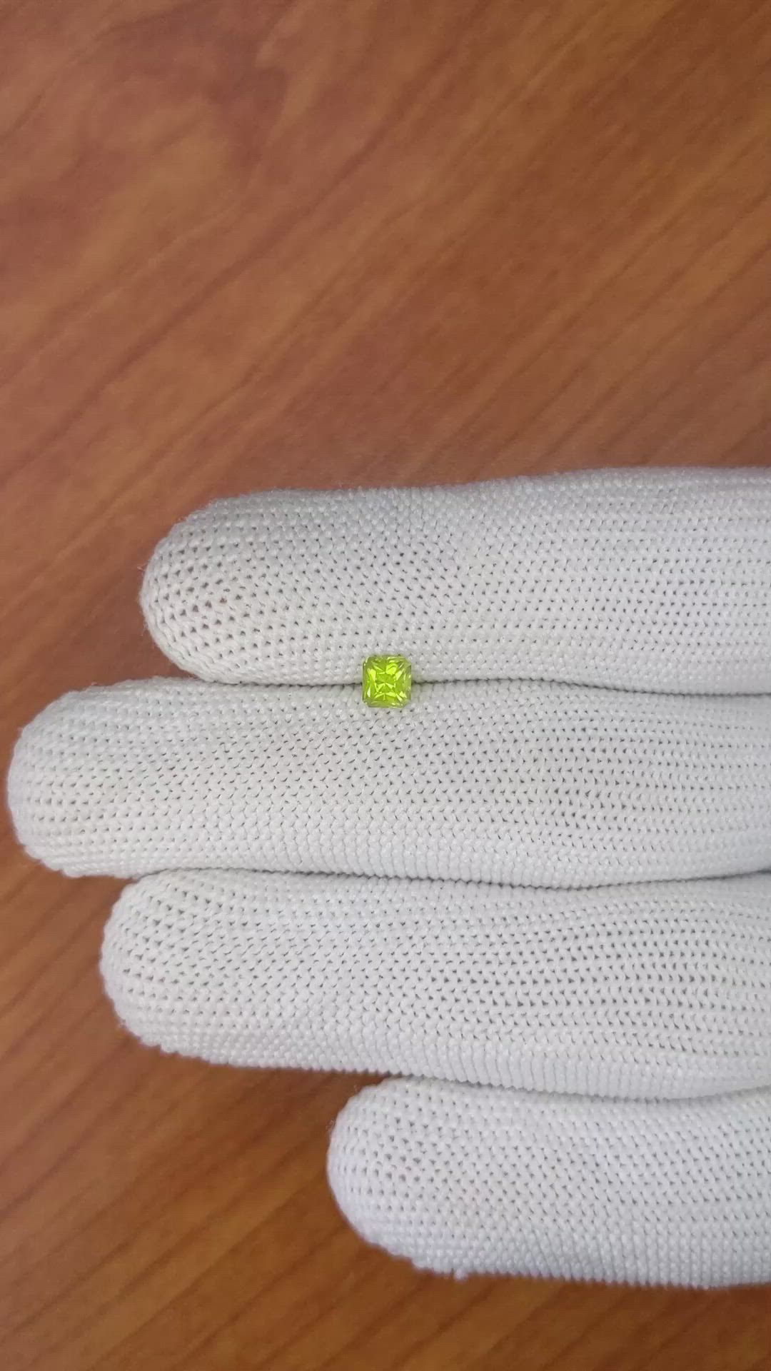 0.50 Ct. Greenish Yellow Sapphire from Ceylon (Sri Lanka) Size Video