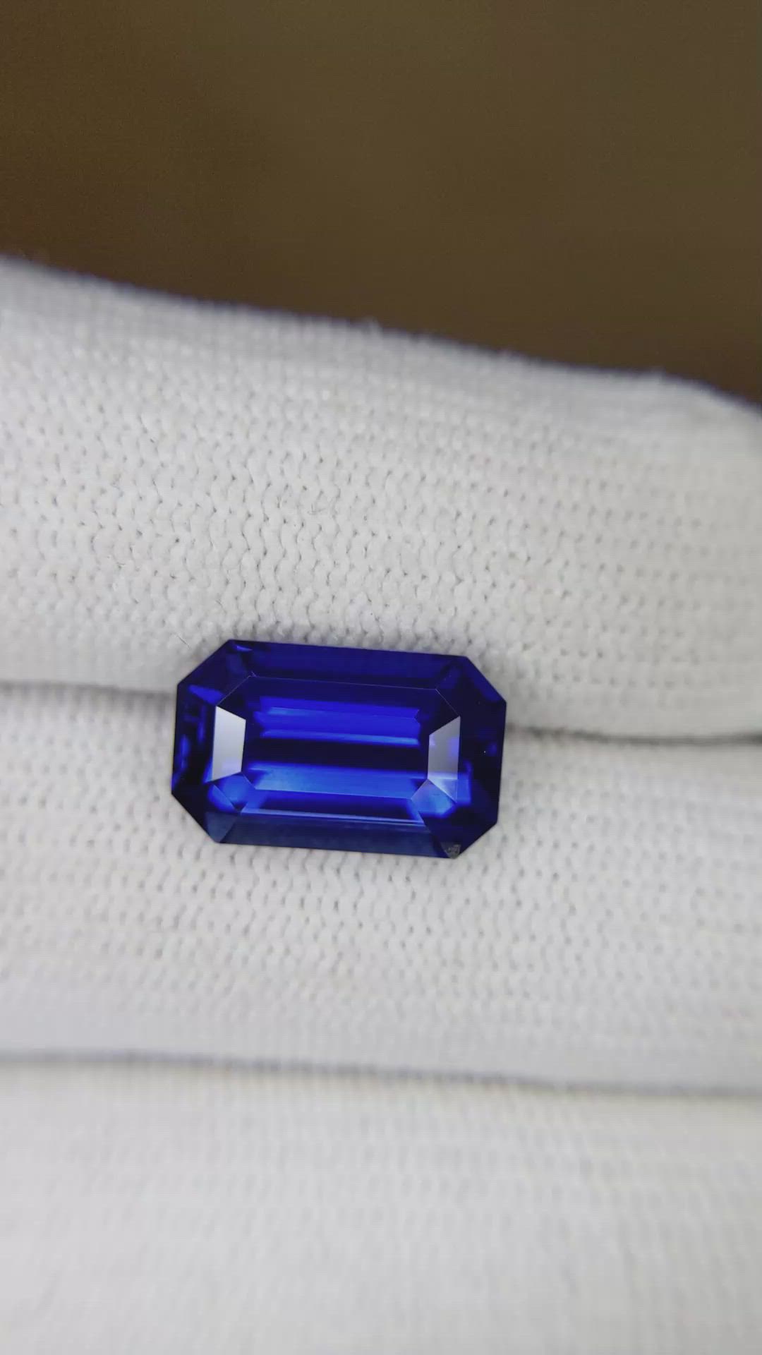 5.94 Ct. Blue Sapphire from Ceylon (Sri Lanka) Size Video