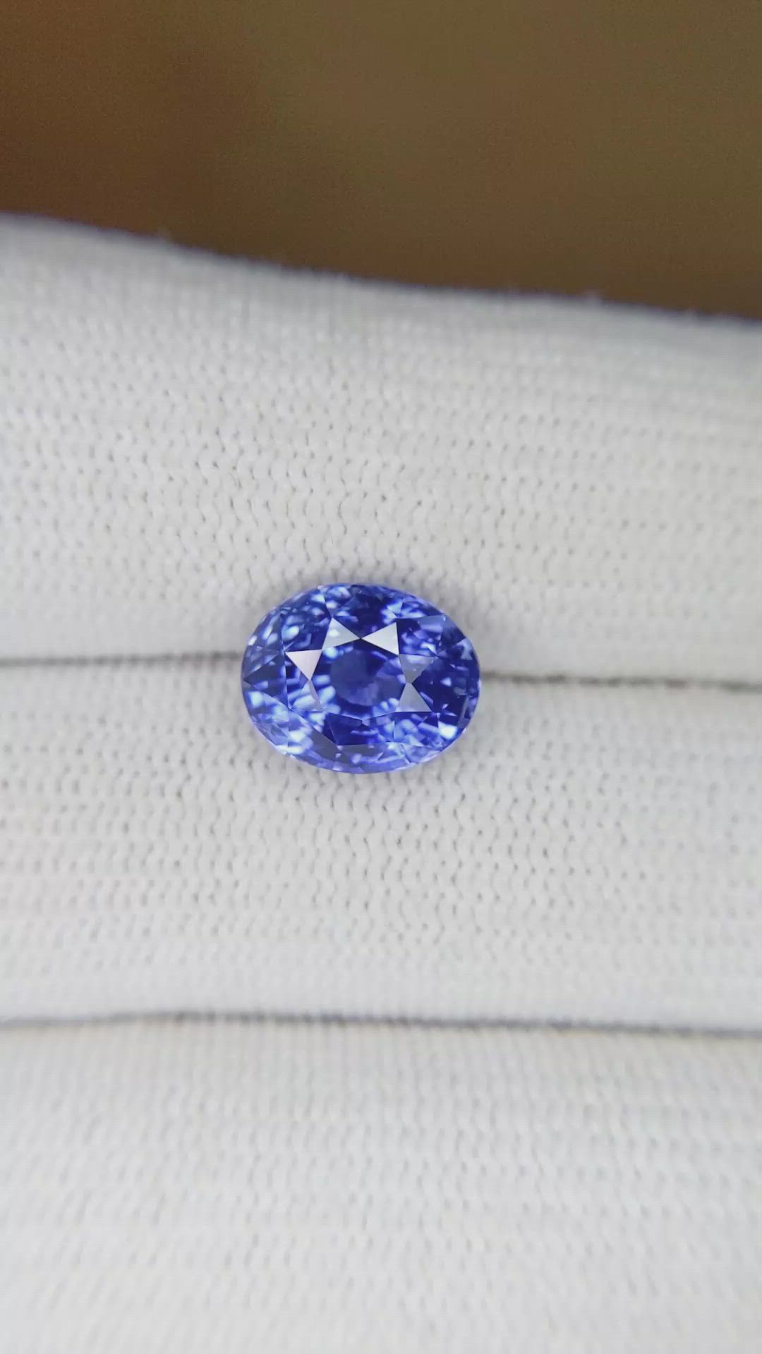 4.04 Ct. Blue Sapphire from Ceylon (Sri Lanka) Size Video