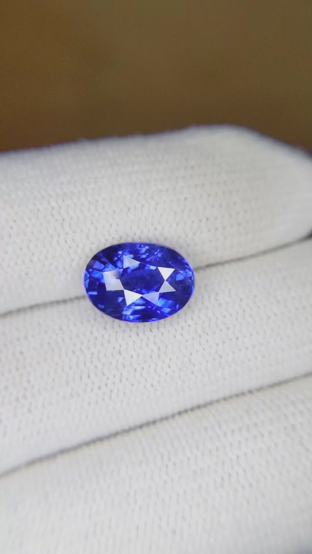 3.91 Ct. Blue Sapphire from Ceylon (Sri Lanka) Size Video