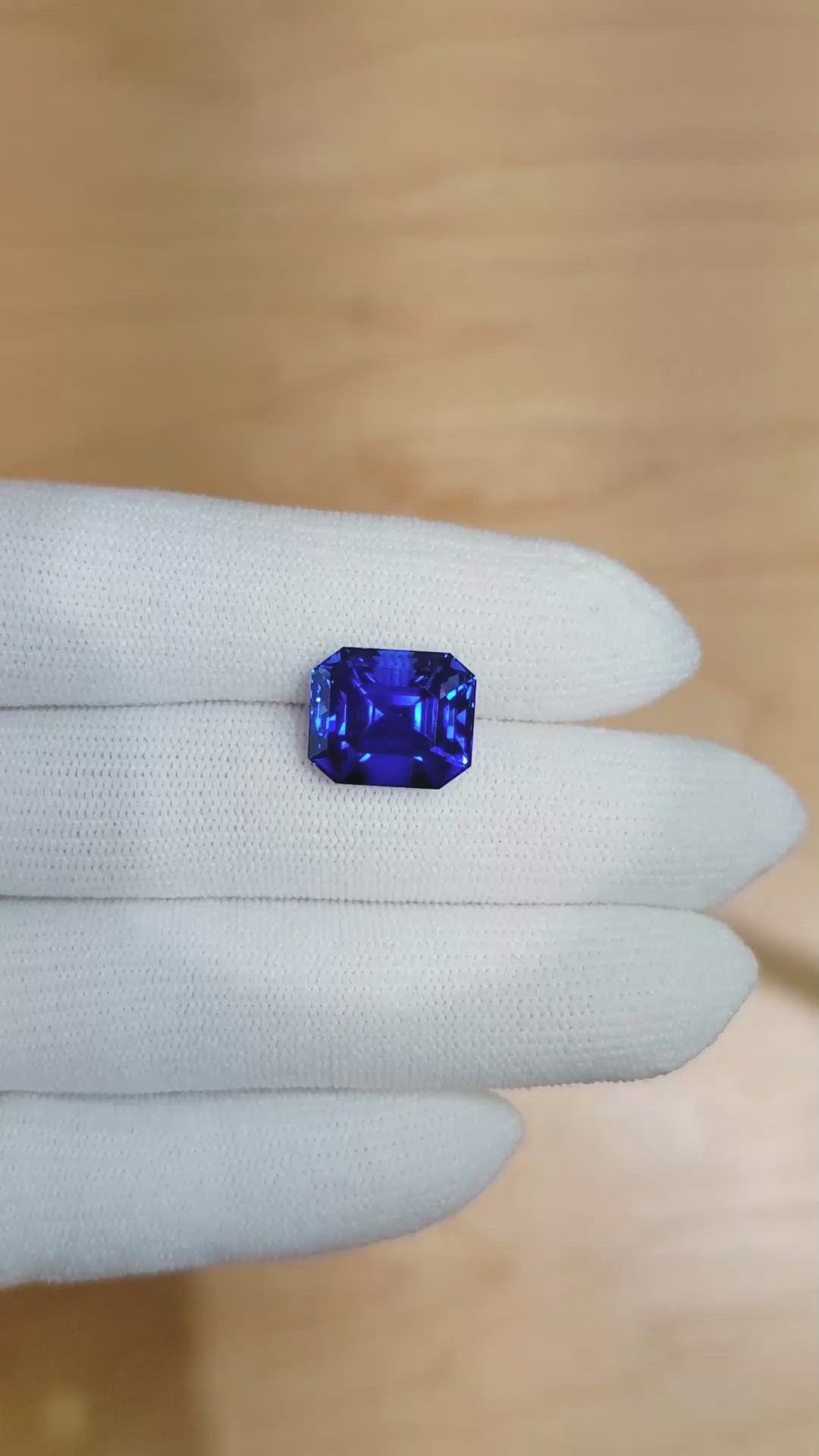 12.72 Ct. Blue Sapphire from Ceylon (Sri Lanka) Size Video