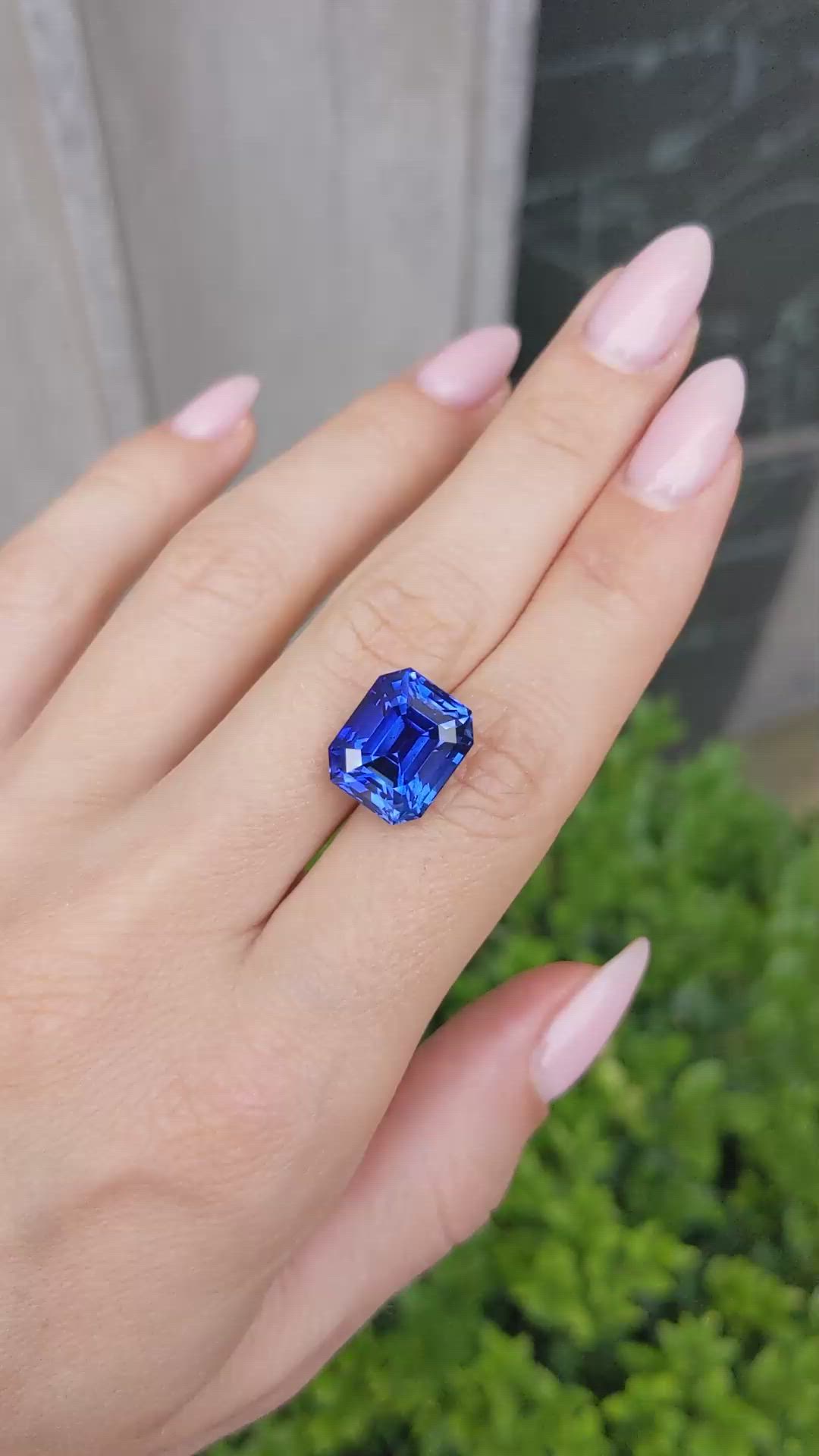 12.72 Ct. Blue Sapphire from Ceylon (Sri Lanka) Size Video
