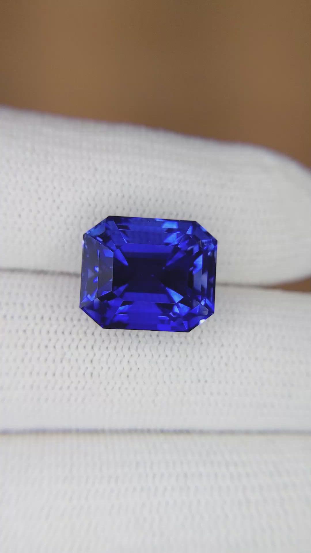 12.72 Ct. Blue Sapphire from Ceylon (Sri Lanka) Size Video