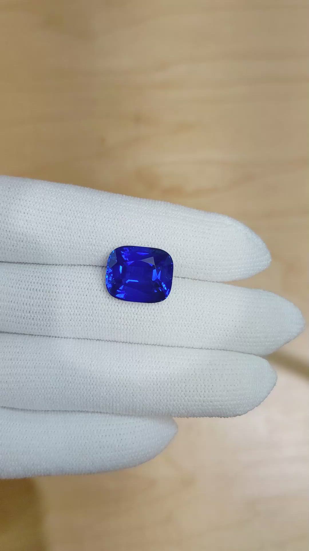 12.77 Ct. Blue Sapphire from Ceylon (Sri Lanka) Size Video
