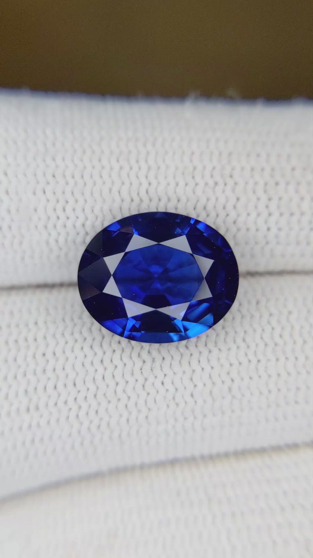 6.16 Ct. Blue Sapphire from Ceylon (Sri Lanka) Size Video
