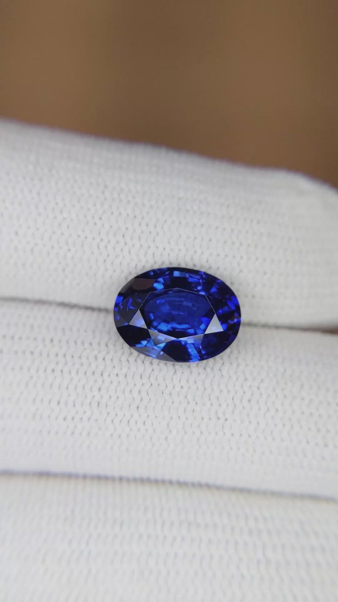 3.87 Ct. Blue Sapphire from Ceylon (Sri Lanka) Size Video