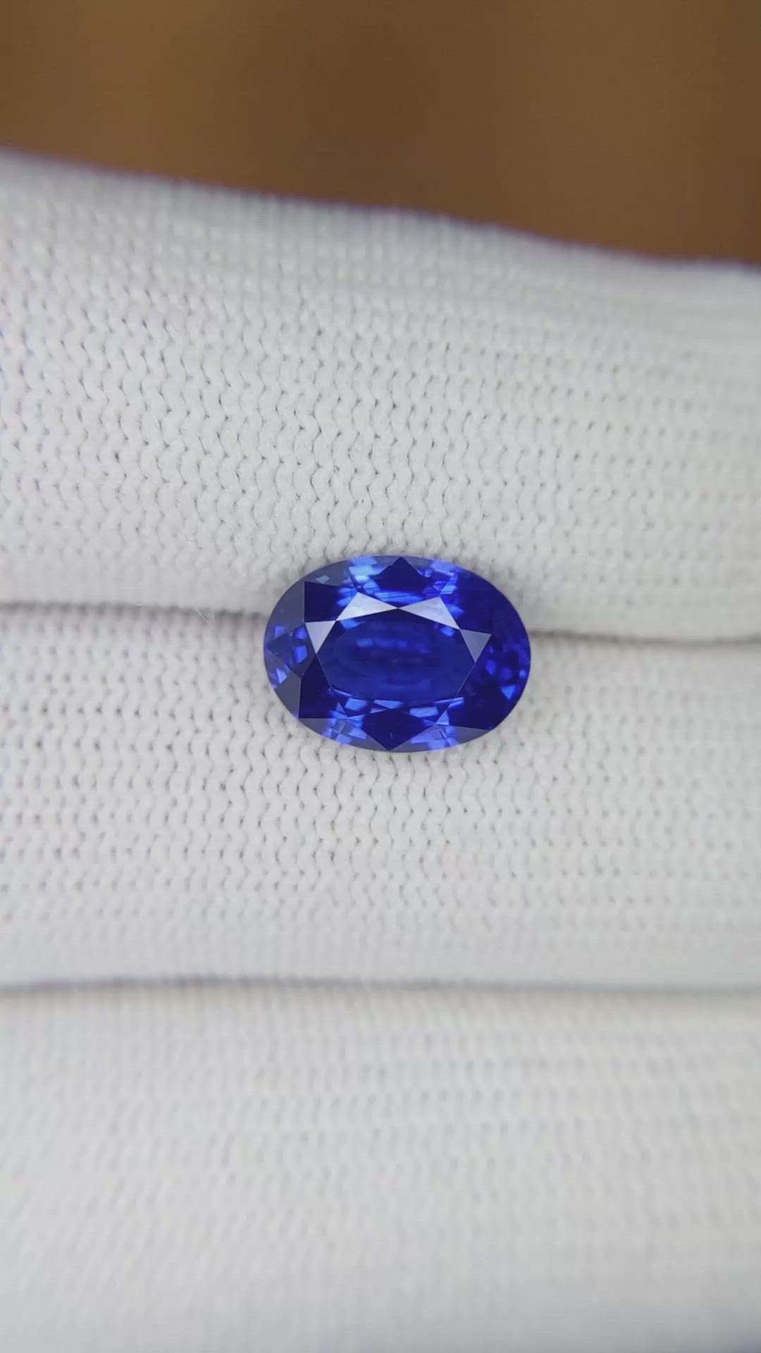 3.32 Ct. Blue Sapphire from Ceylon (Sri Lanka) Size Video