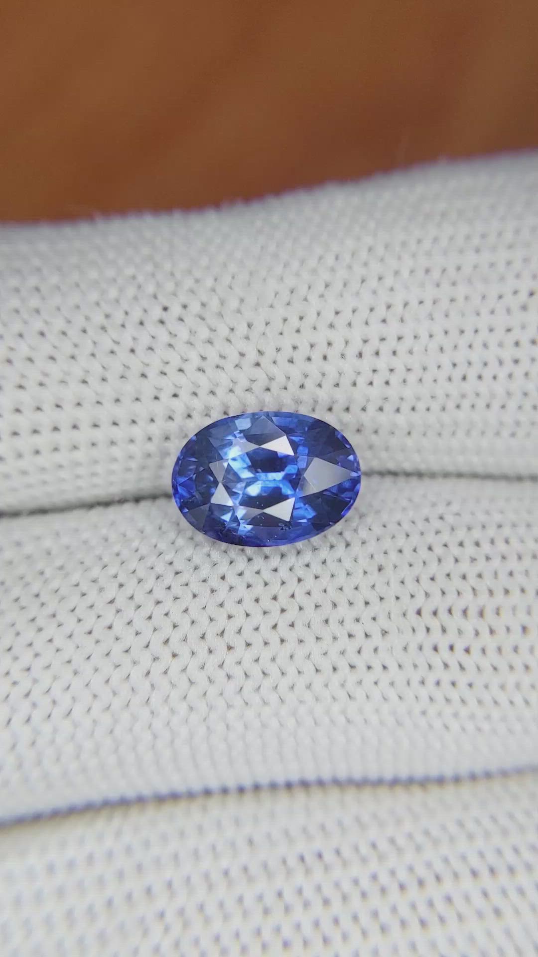 3.37 Ct. Blue Sapphire from Ceylon (Sri Lanka) Size Video