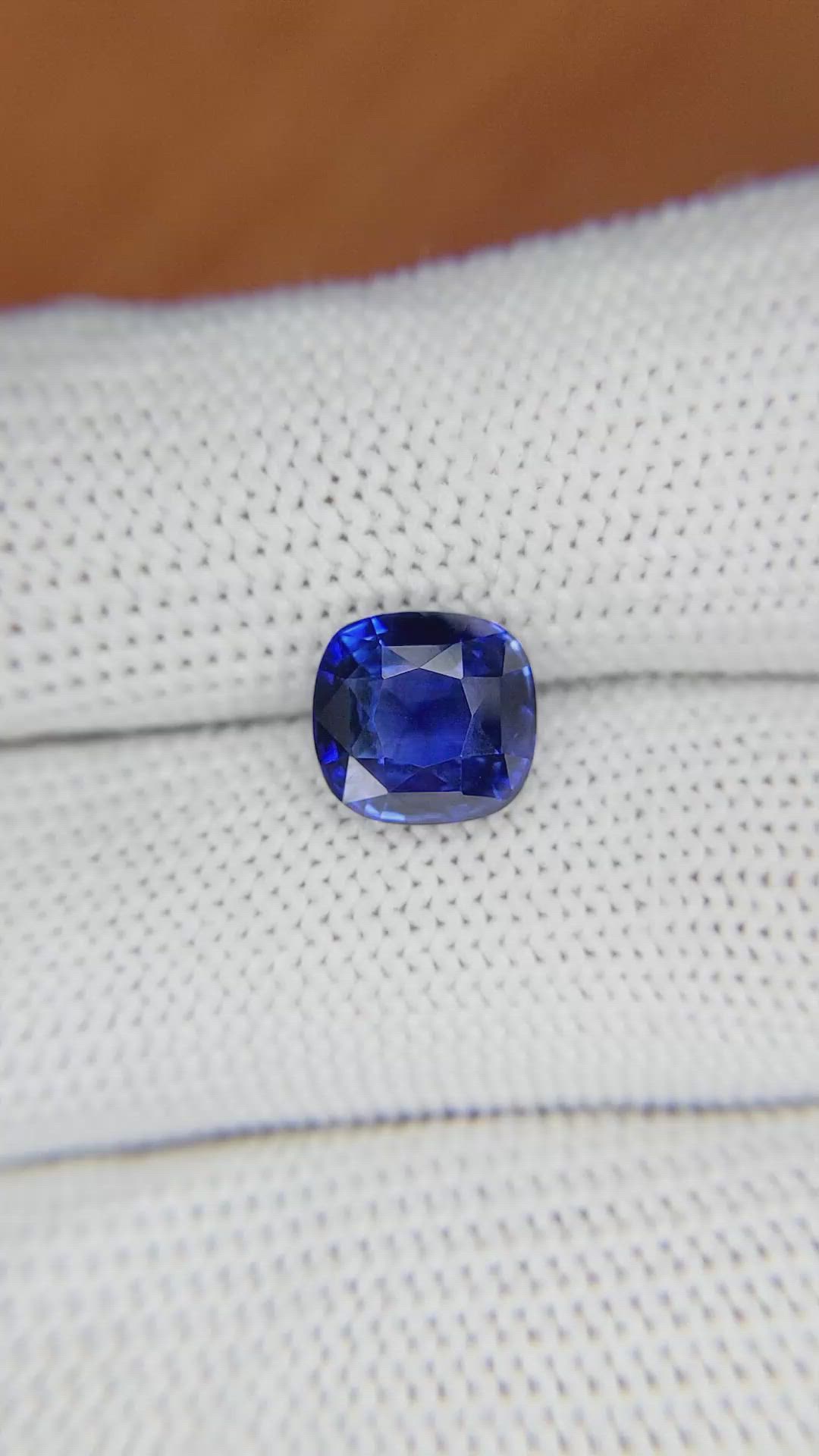 3.09 Ct. Blue Sapphire from Ceylon (Sri Lanka) Size Video