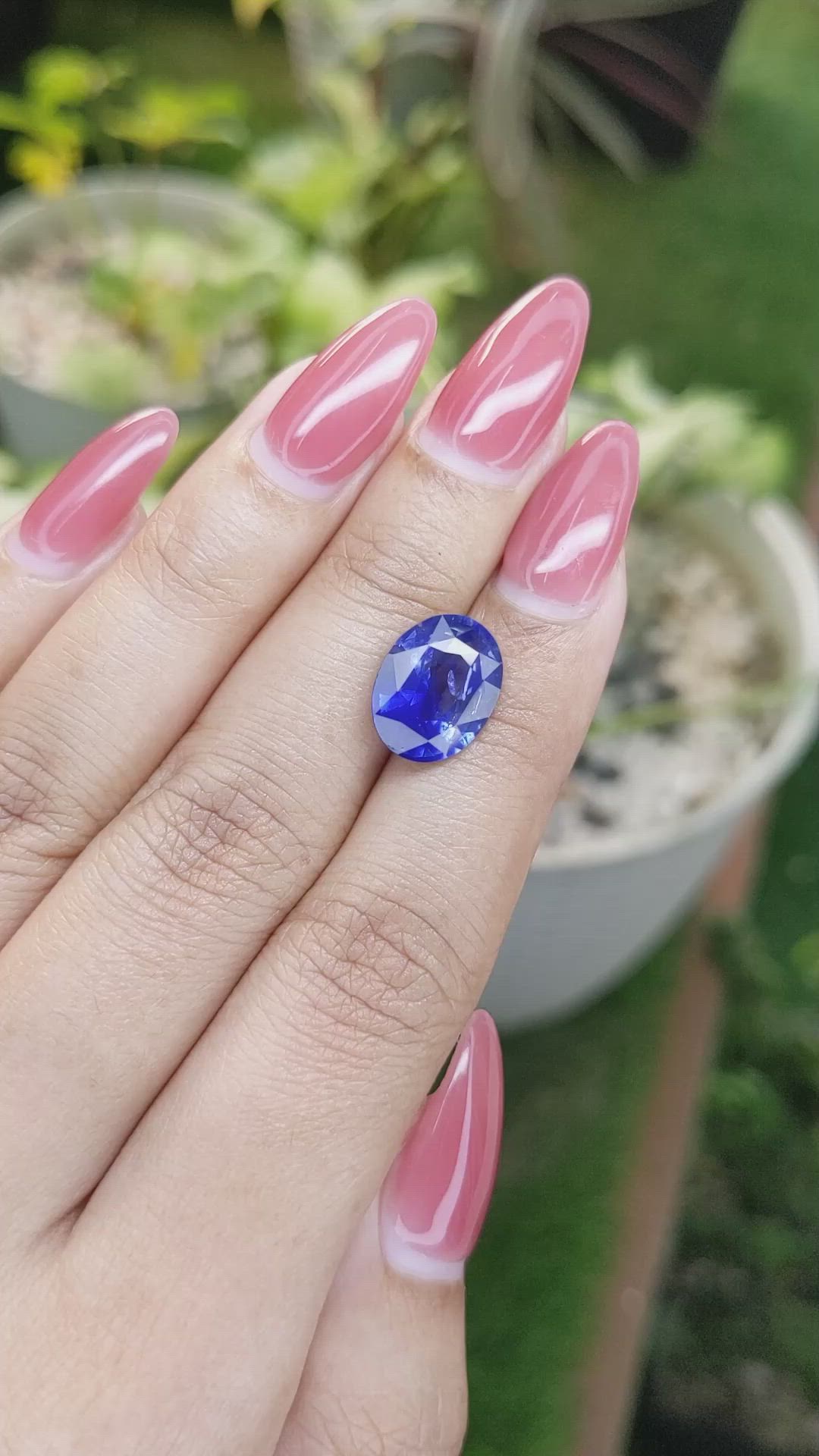 5.51 Ct. Blue Sapphire from Ceylon (Sri Lanka) Size Video