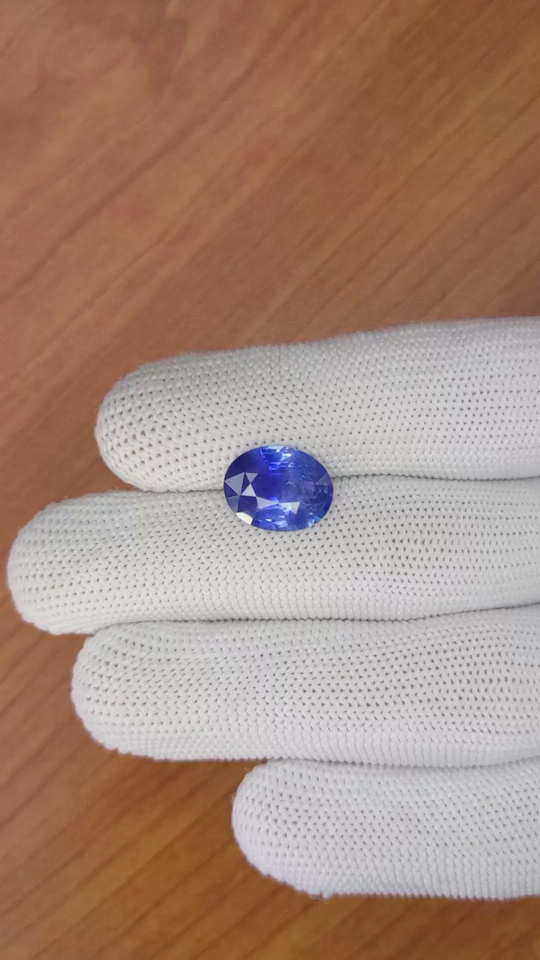 5.51 Ct. Blue Sapphire from Ceylon (Sri Lanka) Size Video