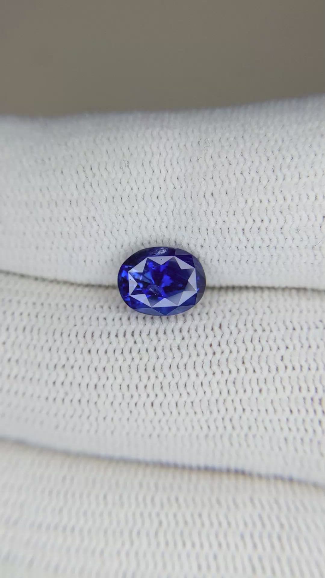 2.20 Ct. Blue Sapphire from Ceylon (Sri Lanka) Size Video