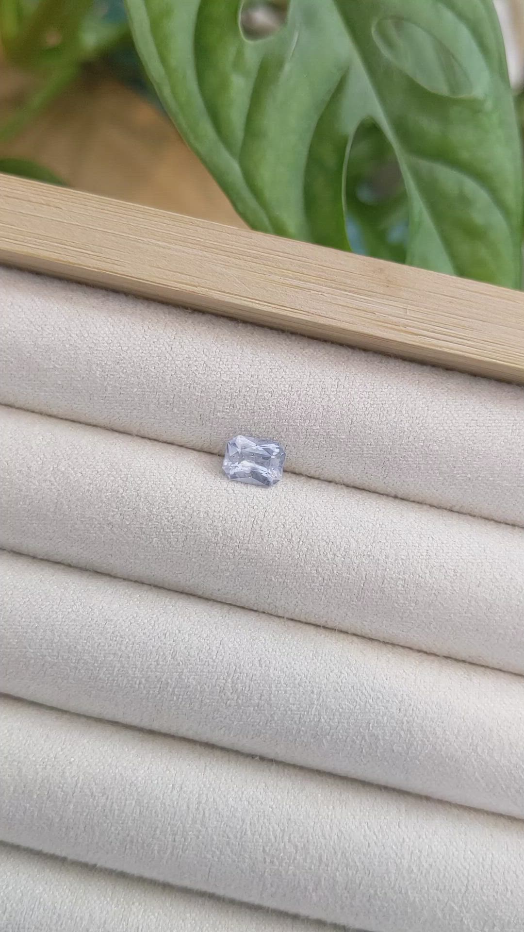 1.00 Ct. Blue Sapphire from Ceylon (Sri Lanka) Size Video