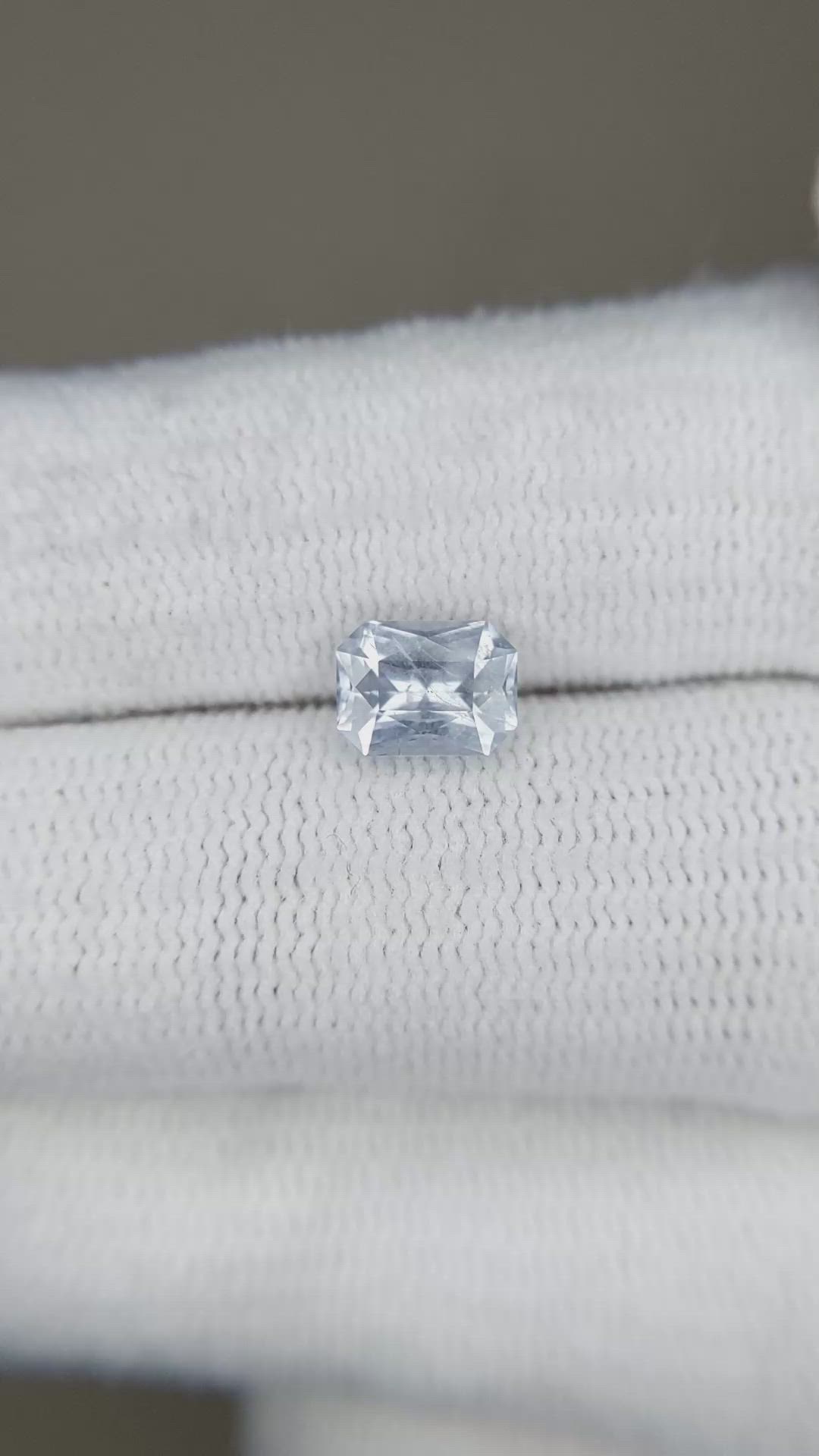 1.00 Ct. Blue Sapphire from Ceylon (Sri Lanka) Size Video
