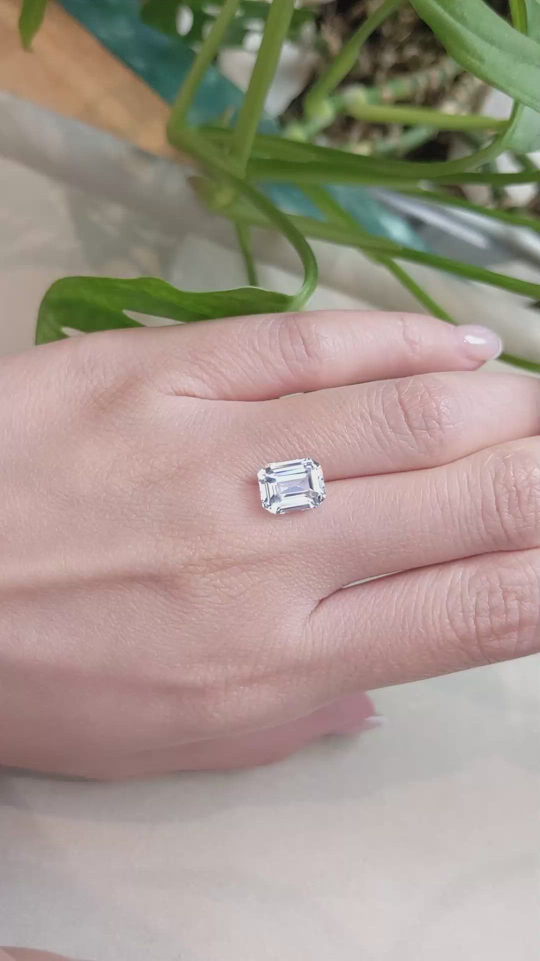 4.51 Ct. White Sapphire from Ceylon (Sri Lanka) Size Video