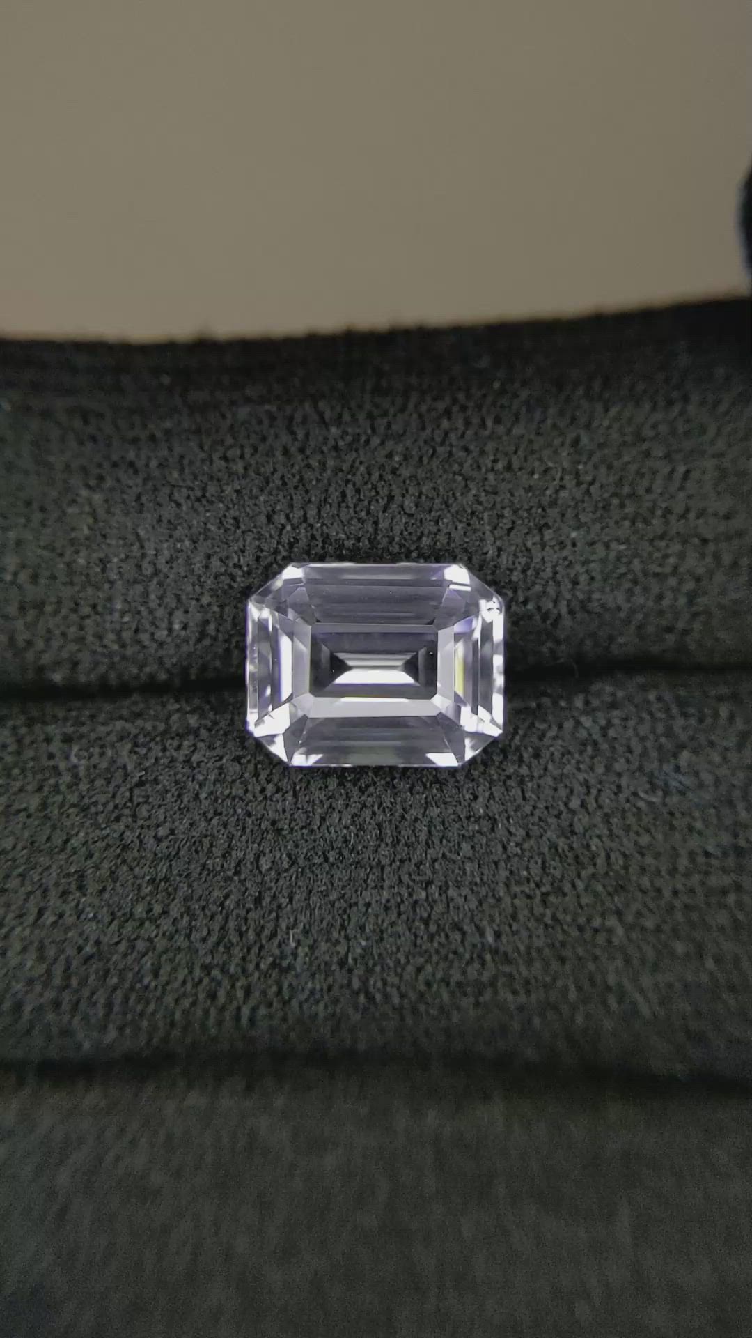 4.51 Ct. White Sapphire from Ceylon (Sri Lanka) Size Video