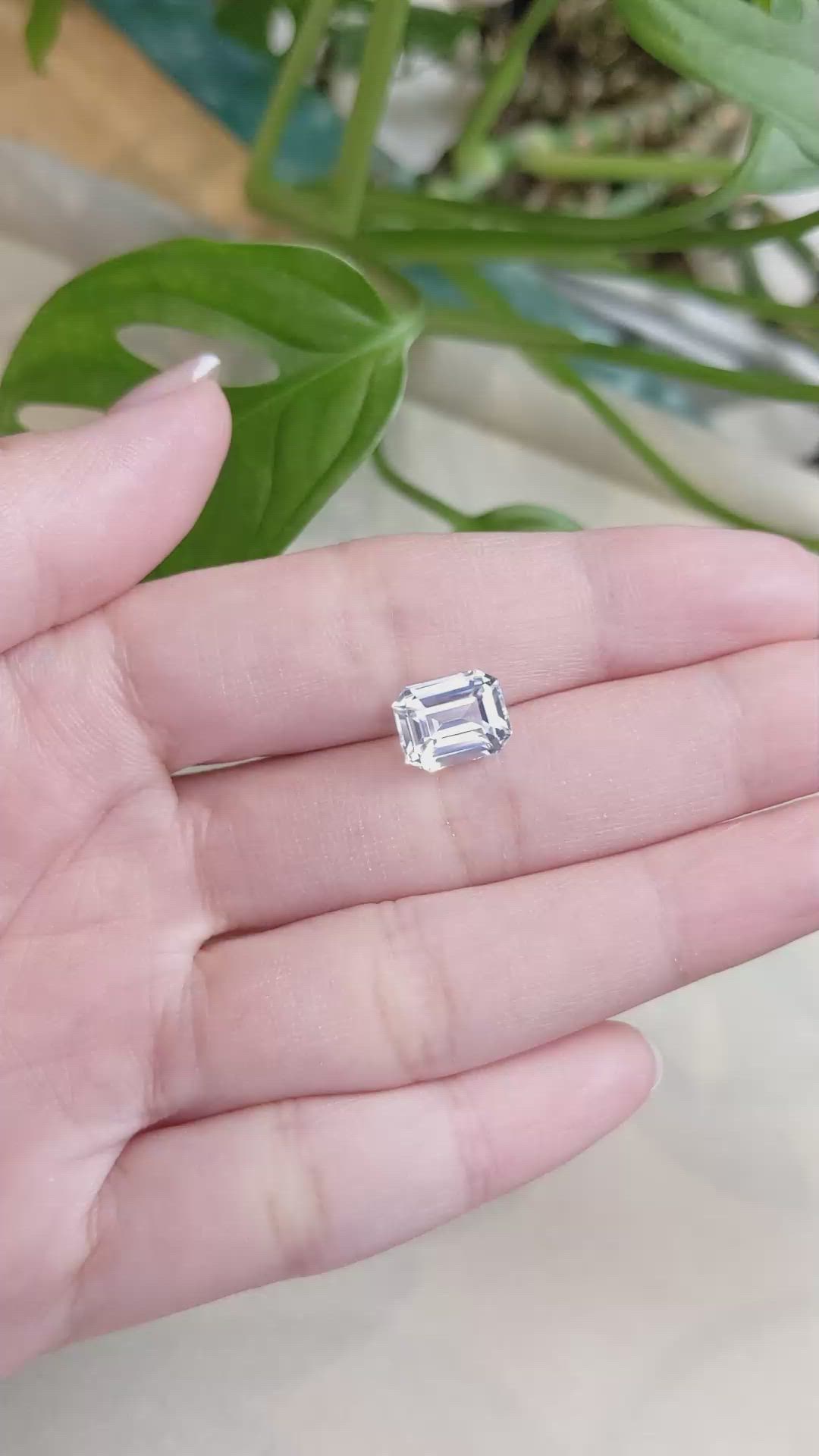 4.51 Ct. White Sapphire from Ceylon (Sri Lanka) Size Video