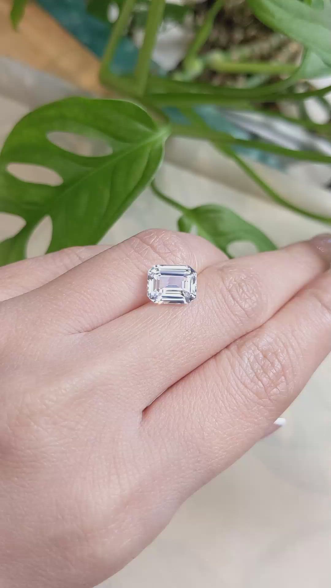 4.51 Ct. White Sapphire from Ceylon (Sri Lanka) Size Video