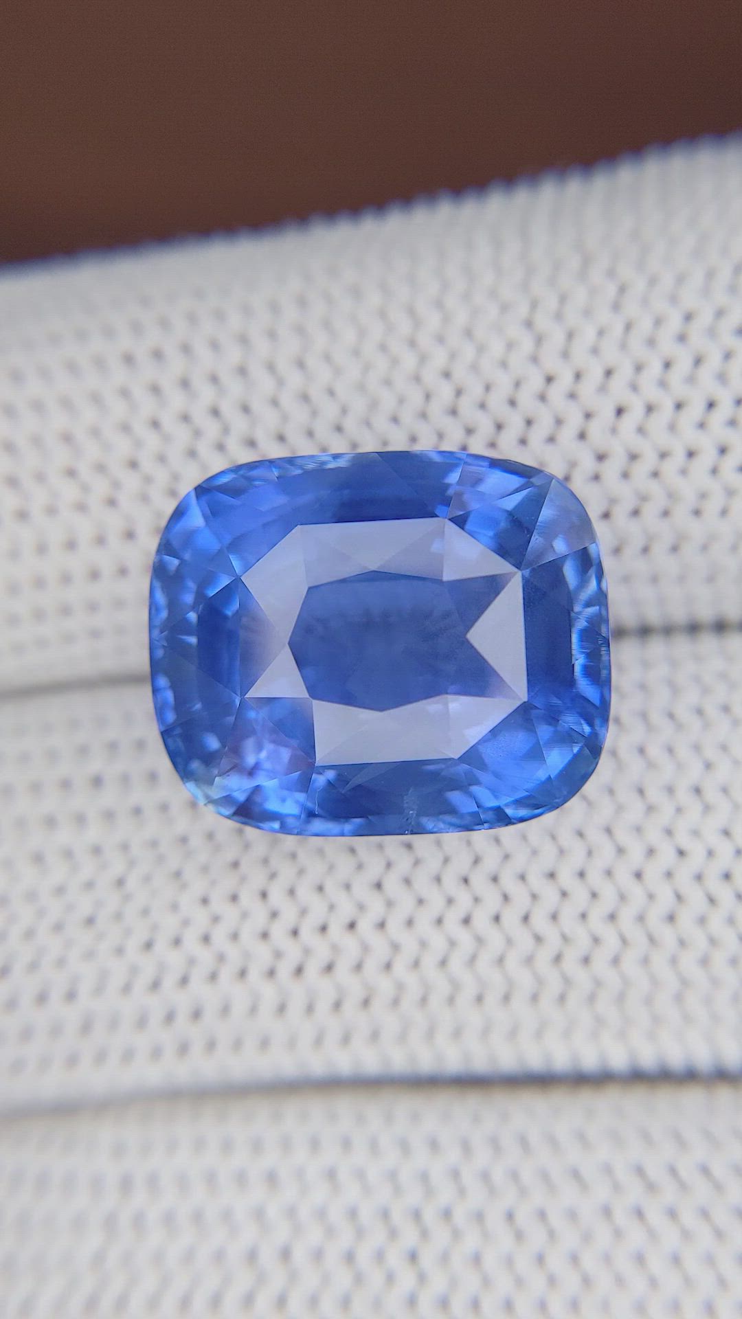 23.06 Ct. Blue Sapphire from Ceylon (Sri Lanka) Size Video