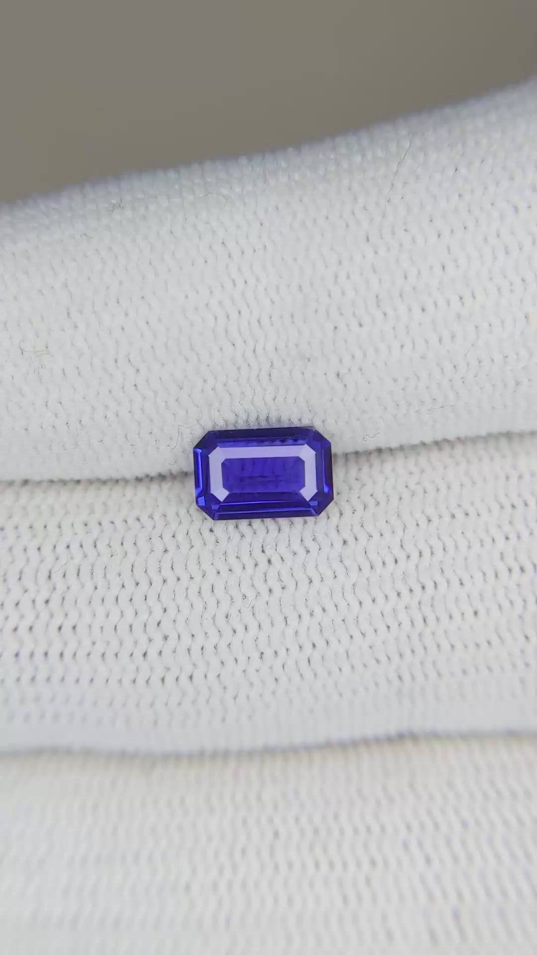 1.05 Ct. Blue Sapphire from Ceylon (Sri Lanka) Size Video